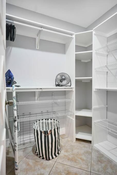 Escape Gameroom, Bar, Bbq, Spacious,King Bed, All Luxury Mattresses, Near Beach, 6 Blocks Away From Bars, Nite Clubs, Res, Shops ميامي المظهر الخارجي الصورة