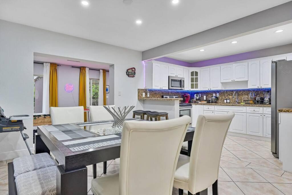 Escape Gameroom, Bar, Bbq, Spacious,King Bed, All Luxury Mattresses, Near Beach, 6 Blocks Away From Bars, Nite Clubs, Res, Shops ميامي المظهر الخارجي الصورة